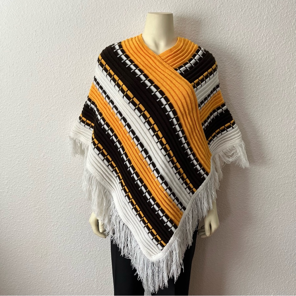 Vintage 1970s Poncho One Size Shawl With Fringing